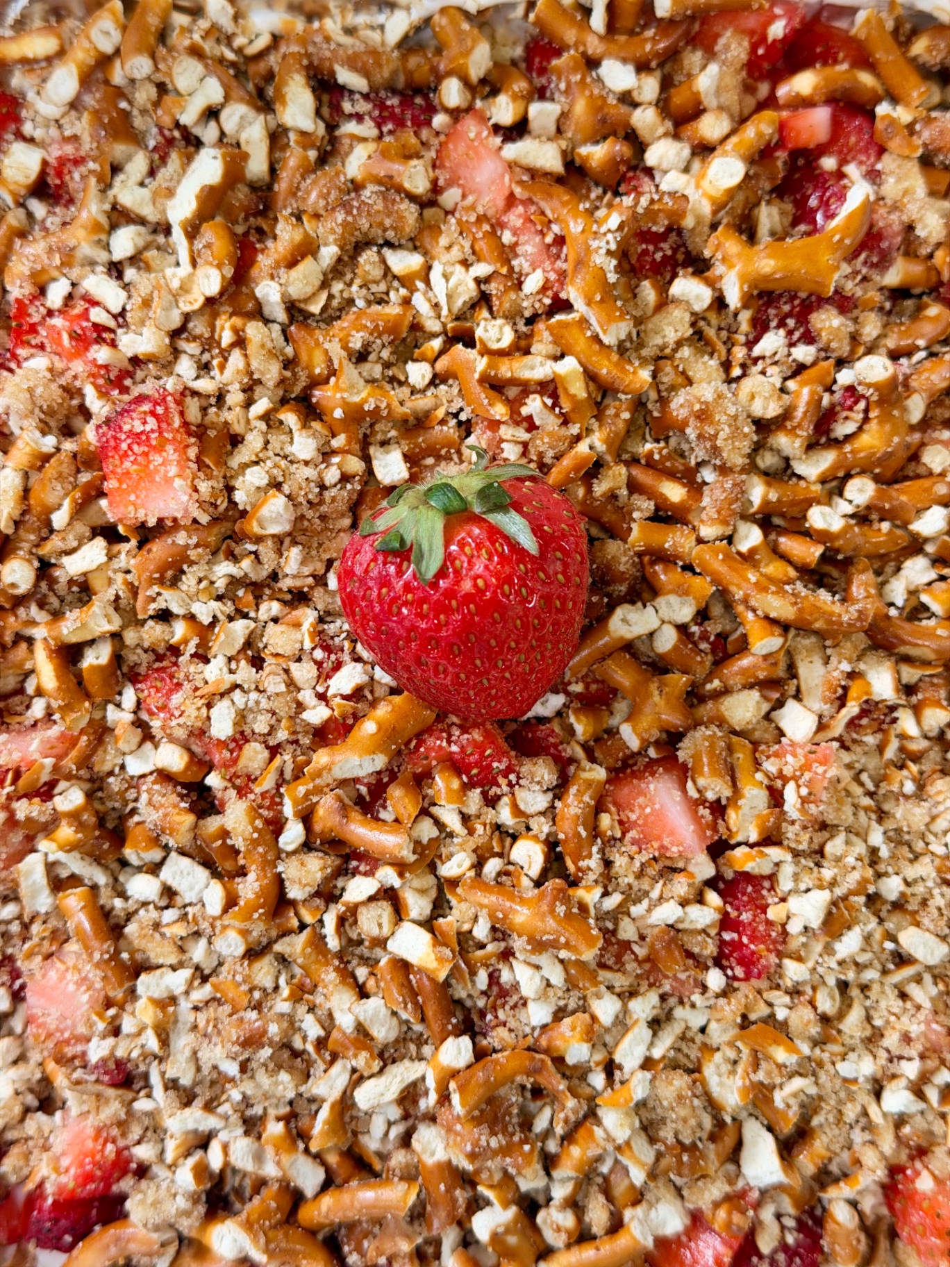 Strawberry Pretzel Cheesecake Dip